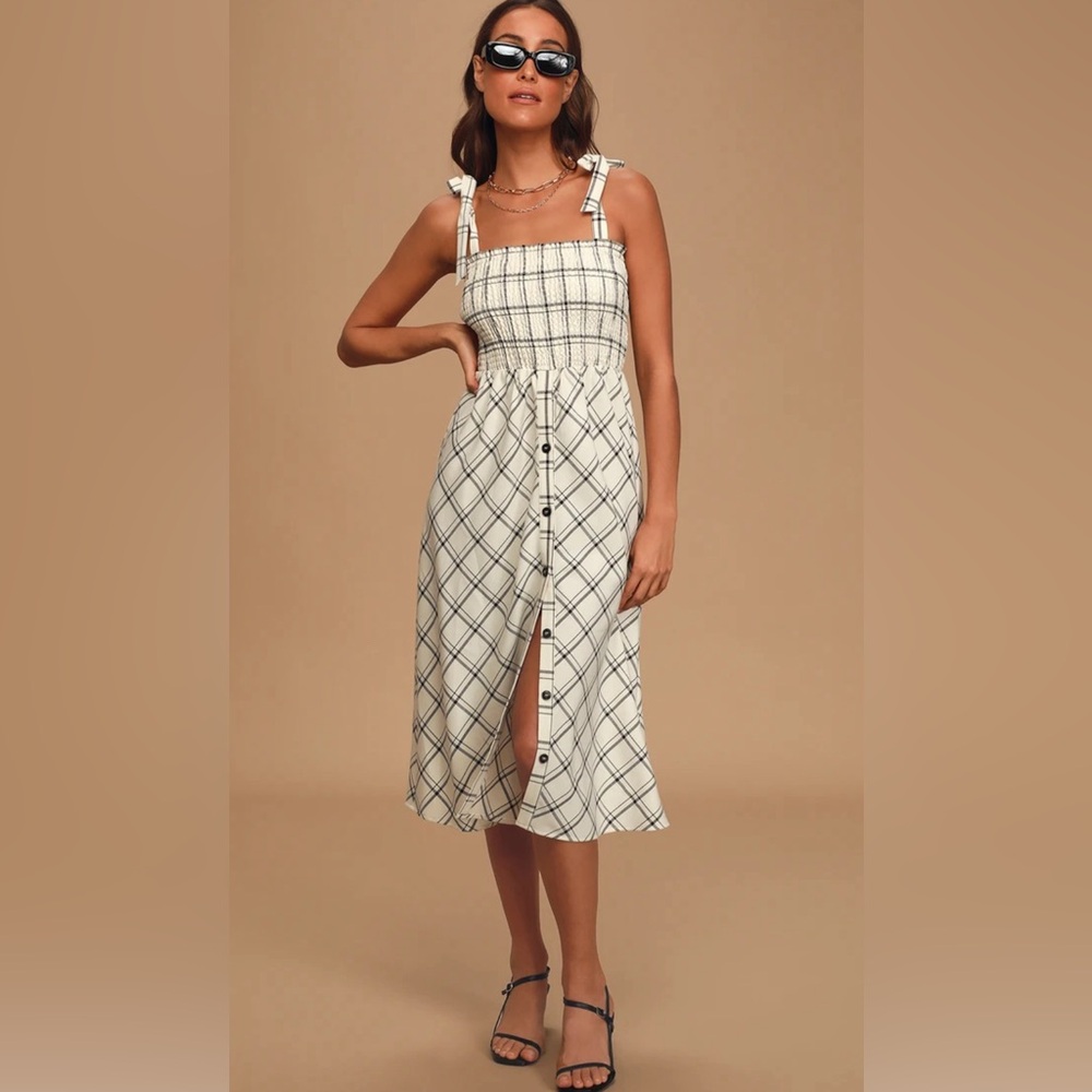Lulu’s Cream Plaid Midi Dress